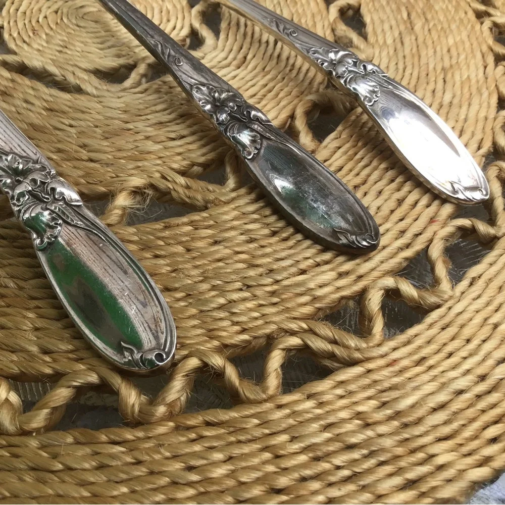 VTG “Oneida Community White Orchid” Silver Plated Spoons (3)